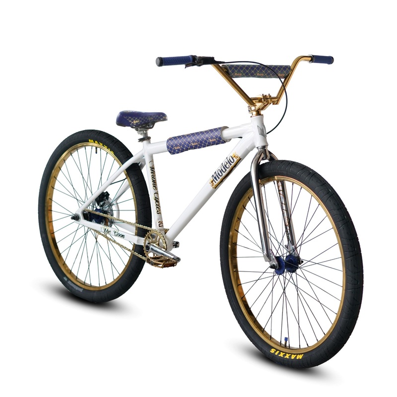 29″ Throne Goon WHITE MODELO