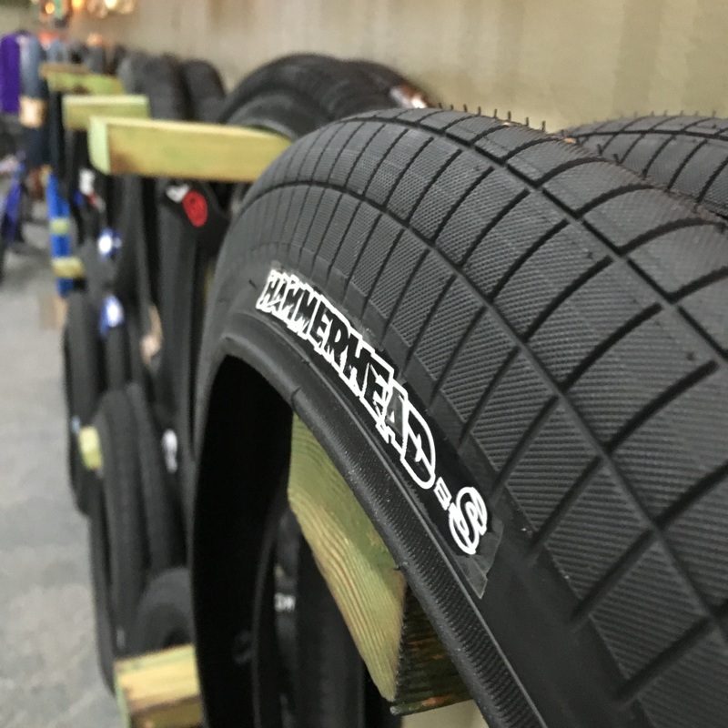 Demolition Hammerhead Tire (2 tires) 20 x 2.25″ STREET – Black – Kevlar