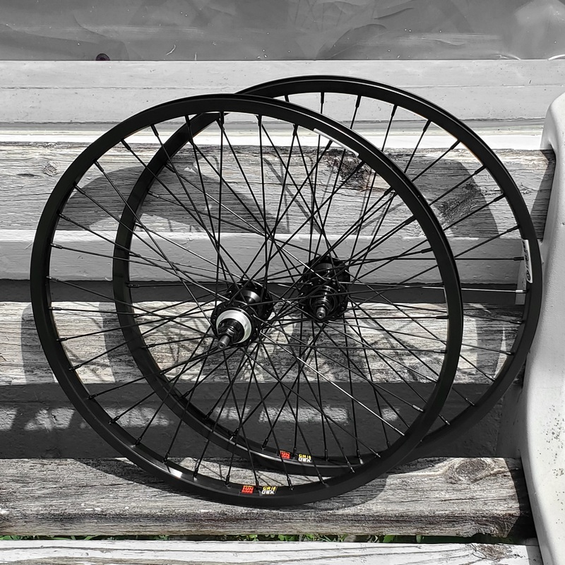 20×1-3/8″ Sun CR18 Sealed Cartridge Flip/Flop BMX Wheelset – Pair – Black’d Out